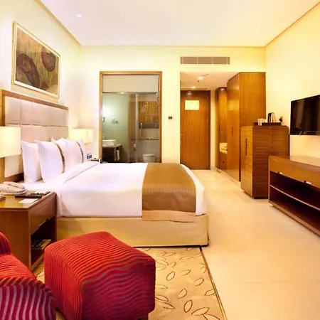 Holiday Inn Cochin By Ihg Kochi Exterior photo A room at the hotel
