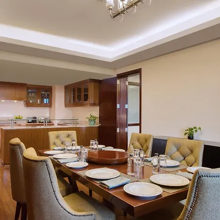 Holiday Inn Cochin By Ihg Kochi Exterior photo