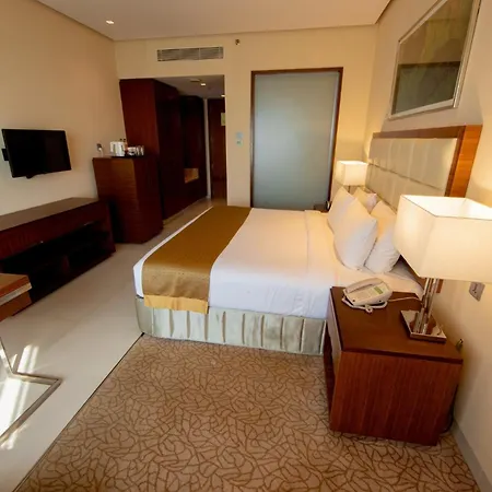 Holiday Inn Cochin By Ihg Kochi Exterior photo