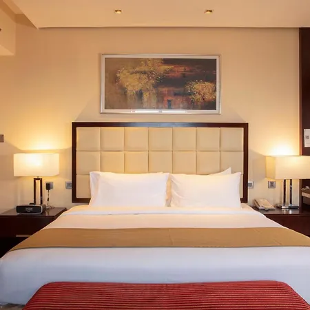 Holiday Inn Cochin By Ihg Kochi Exterior photo