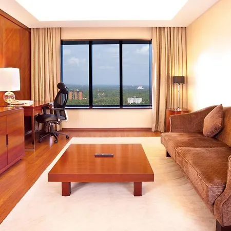 Holiday Inn Cochin By Ihg Kochi Exterior photo