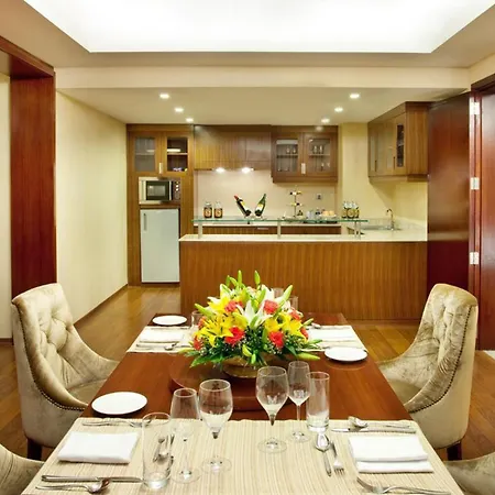 Holiday Inn Cochin By Ihg Kochi Exterior photo