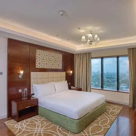 Holiday Inn Cochin By Ihg Kochi Exterior photo