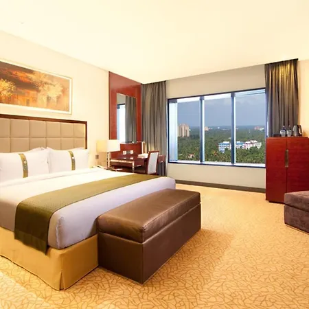 Holiday Inn Cochin By Ihg Kochi Exterior photo