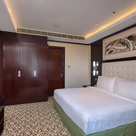 Holiday Inn Cochin By Ihg Kochi Exterior photo