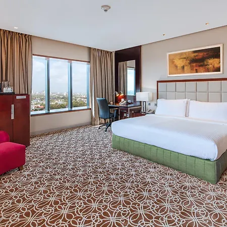 Holiday Inn Cochin By Ihg Kochi Exterior photo