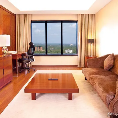 Holiday Inn Cochin By Ihg Kochi Exterior photo A living room